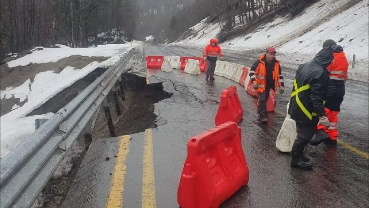 Socavón en cercanías al Paso Cardenal Samoré. Fuente: (ITV Patagonia)
