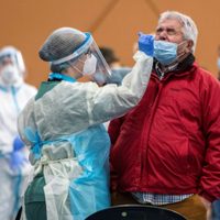 España deja atrás la quinta ola de la pandemia y marca la incidencia más baja en un año