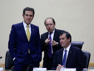 A pesar de tener 45% de firmas inválidas o ilegales, el INE avala registro de Zavala como candidata independiente