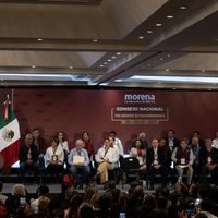 Escándalos de corrupción, viajes, lujos y reforma electoral, dividen a Morena