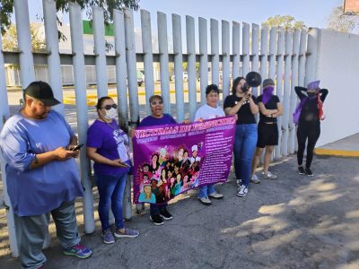 Abuelas protestan por suspensión de apoyos para hijos de víctimas de feminicidio