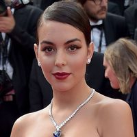 Georgina Rodríguez posa con un vestido tan ajustado... ¡Las costuras revelan todo!