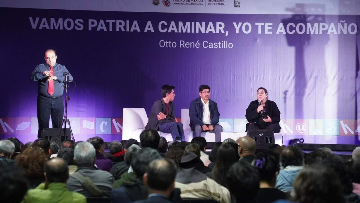 Los ministros de la SCJN Hugo Aguilar y Lenia Batres en la FIL Zócalo