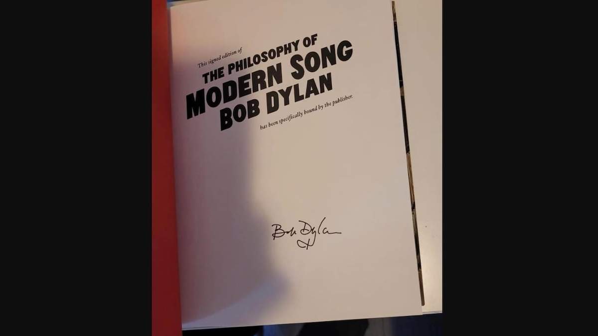 El libro y el supuesto autógrafo