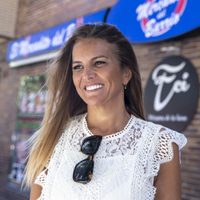 En medio de un turbio momento, Marta López se despide del verano sonriendo a lo grande