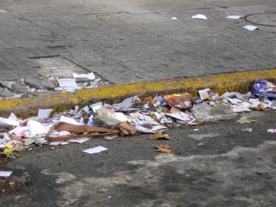 "¡A juntar, a juntar!": Cipolletti quiere calles sin botellas plásticas