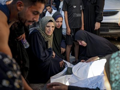 Israel amplía sus órdenes de evacuación en Gaza tras atacar una escuela convertida en refugio