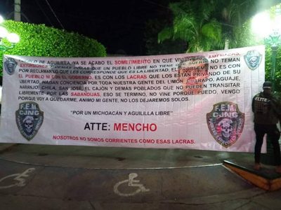 "Voy a quedarme", dice "El Mencho" en una manta del CJNG en Aguililla