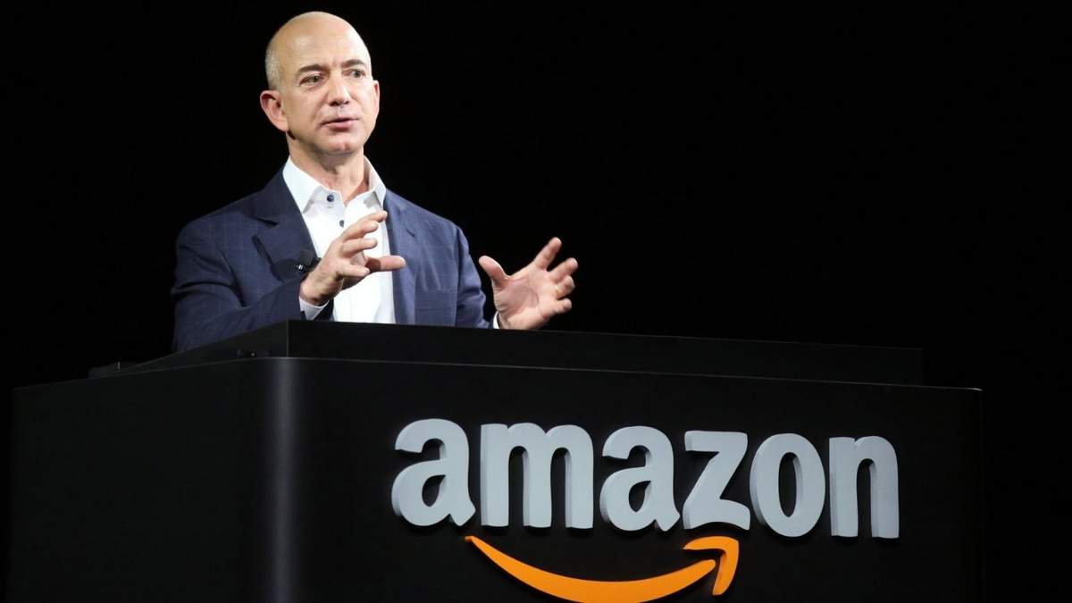 Jeff Bezos, director y fundador de Amazon. Fuente: (Twitter).