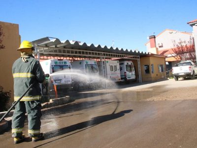 Intensifican en Zapala las tareas de desinfección en centros de salud