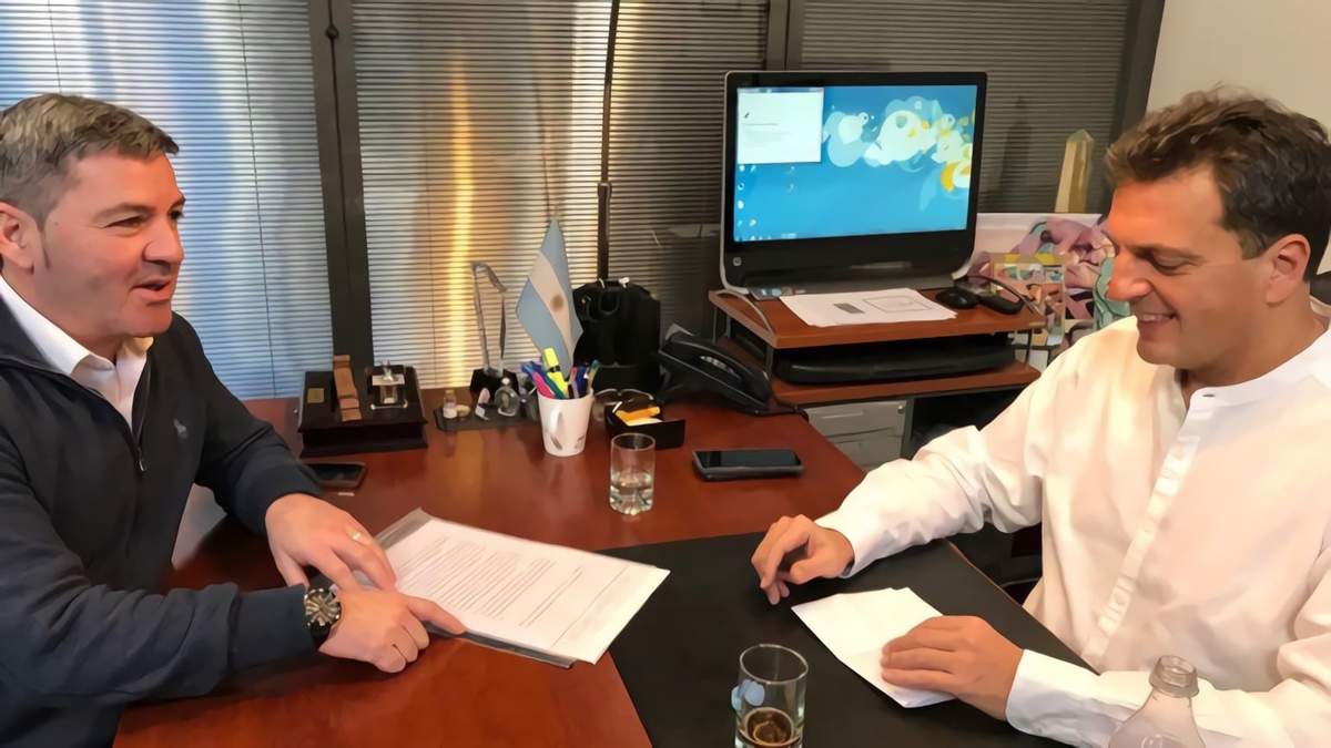 Carlos “Chino” Sánchez y Sergio Massa. Fuente: (Twitter)