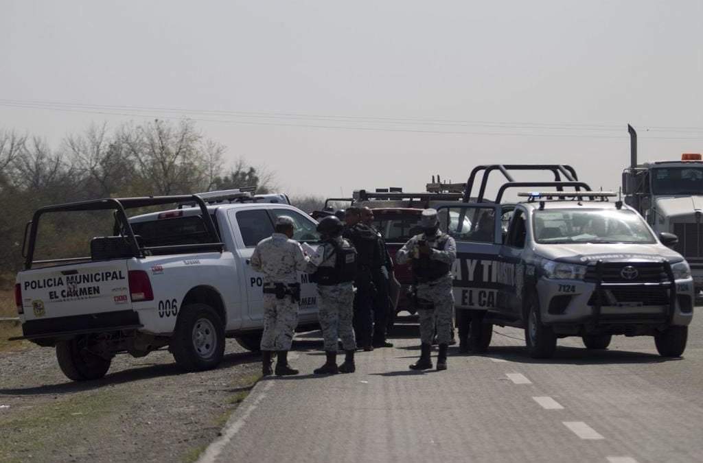 Policías encuentran cuerpos en El Carmen, NL