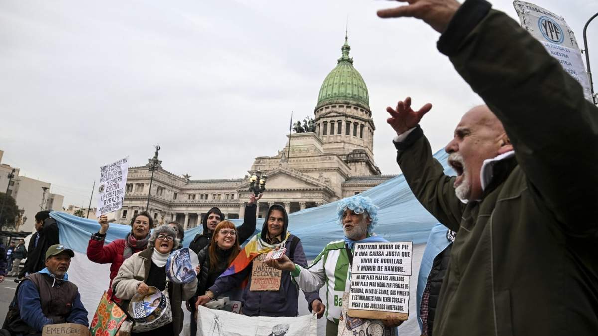 Marchas de jubilados, Abuelas de Plaza de Mayo y trabajadores del Garrahan se movilizarán al Congreso. La confluencia de diferentes agendas de reclamos al gobierno de Javier Milei , confluyen en la zona del Congreso de la Nación.