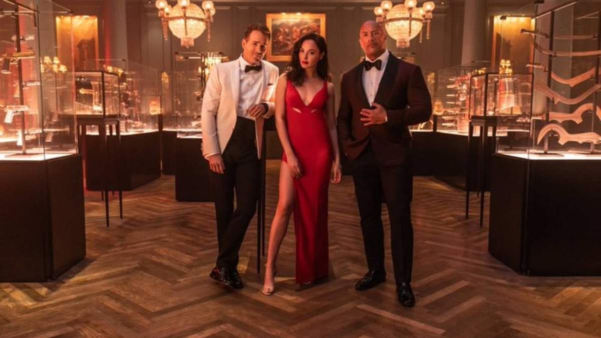 Dwayne Johnson, Ryan Reynolds y Gal Gadot protagonizan “Alerta roja”