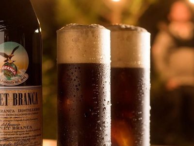El Fernet, la bebida popular que ahora se usa en postres y otorga longevidad