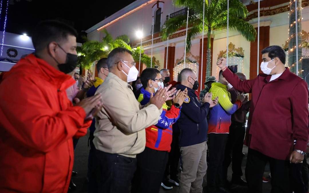 El presidente felicitó al pueblo por acudir a las urnas