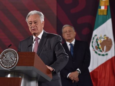 Tras el escándalo por “El paraíso de los Bartlett”, la CFE blinda información sobre su exdirector