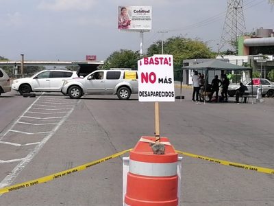 Familiares de dos mujeres secuestradas advierten que seguirán con el bloqueo en Colima