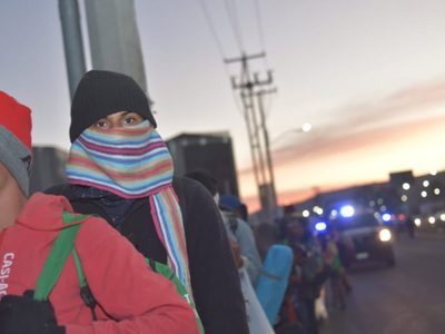 Integrantes de la segunda caravana migrante enfilan rumbo a Irapuato