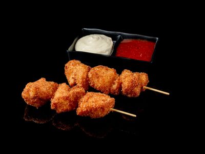 Fácil, divertido y delicioso: cambiá la comida de siempre y hacé estos brochettes de milanesa de pollo que son un 10