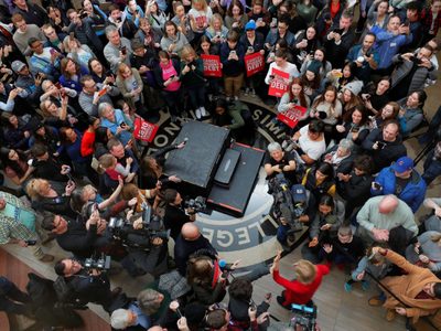 Los demócratas giran a la izquierda para enfrentar a Trump en las elecciones presidenciales