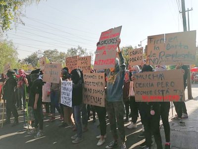 Alumnos de la Prepa 9 cierran Insurgentes tras fracaso de negociaciones