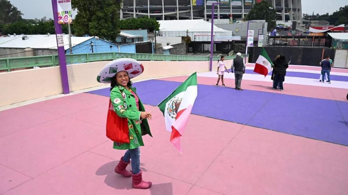 Aficionados alredeor del estadio Banorte previo al Mundial 2026