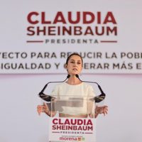 Más becas, pensiones, programas sociales: estos son los 12 puntos del plan antipobreza de Sheinbaum