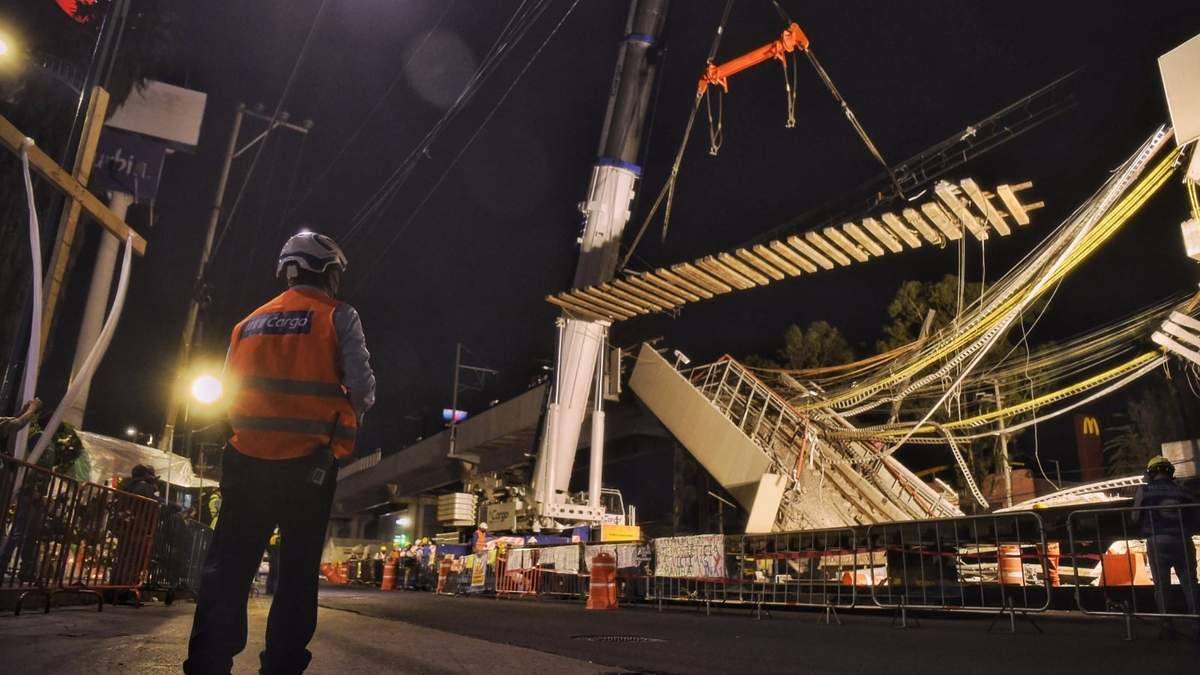 La zona donde se colapsó una trabe que sostenía la vía del STC Metro entre las estaciones Tezonco y Olivo