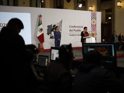 Sheinbaum promete transparentar publicidad para medios, incluyendo los "alternativos"