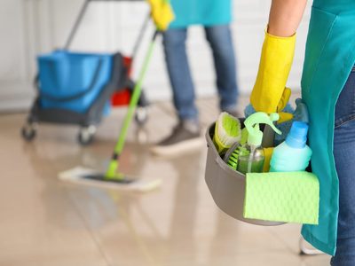 Con 1 solo ingrediente: recuperá el brillo de tus pisos cerámicos y porcelanatos de forma fácil