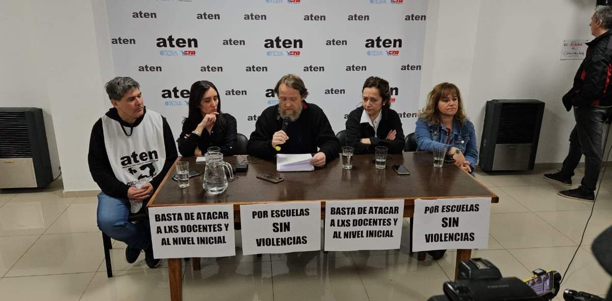 Conferencia de prensa de ATEN. Fuente: (Javier Manzano - Minuto Neuquén)
