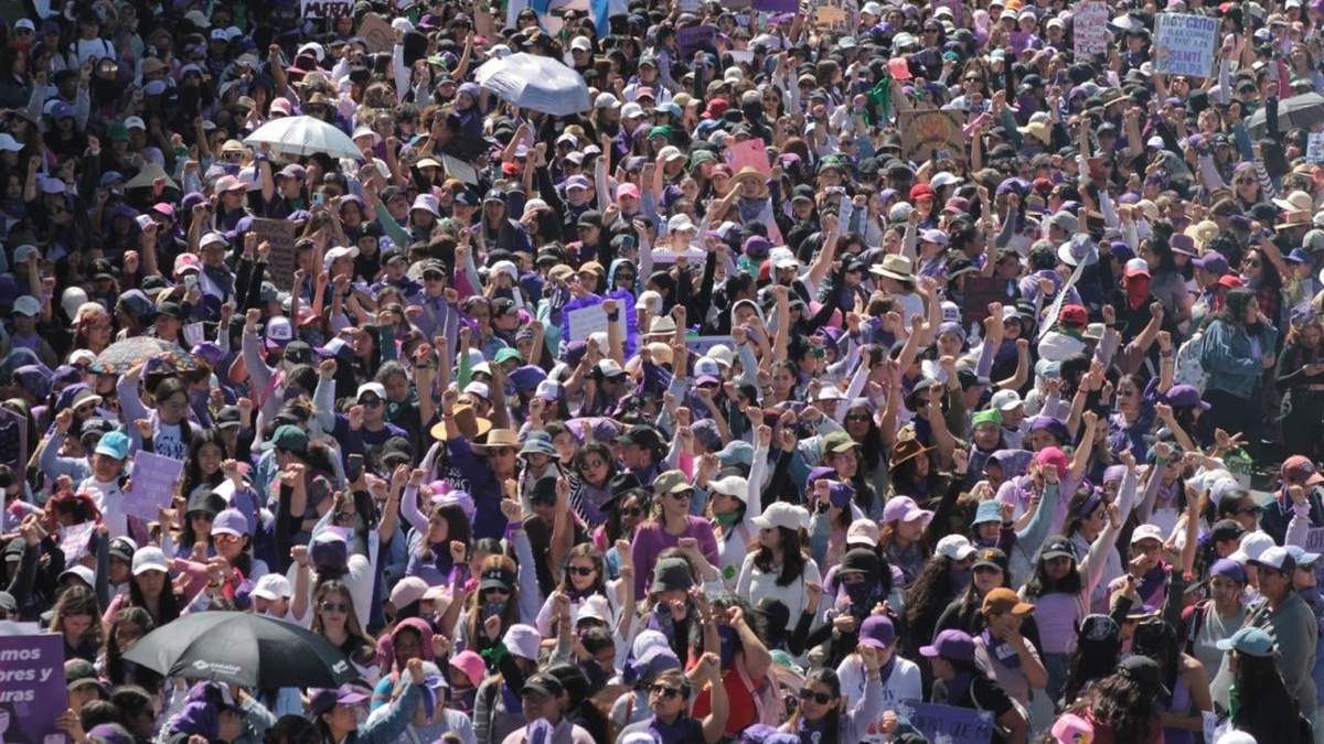 Madres buscadoras encabezaron marcha del 8M en Zacatecas; asistieron 10 mil mujeres