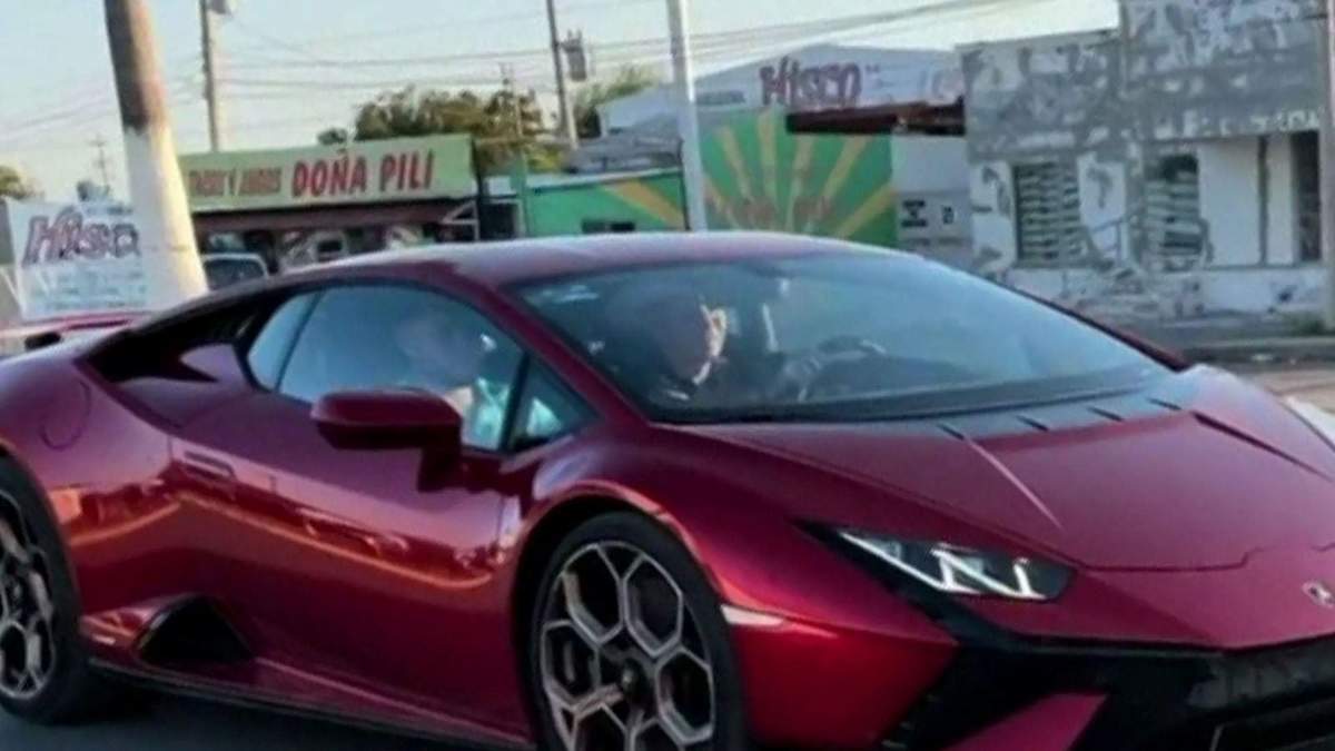 Antonio Flores, diputado morenista, presume Lamborghini en calles de Coahuila