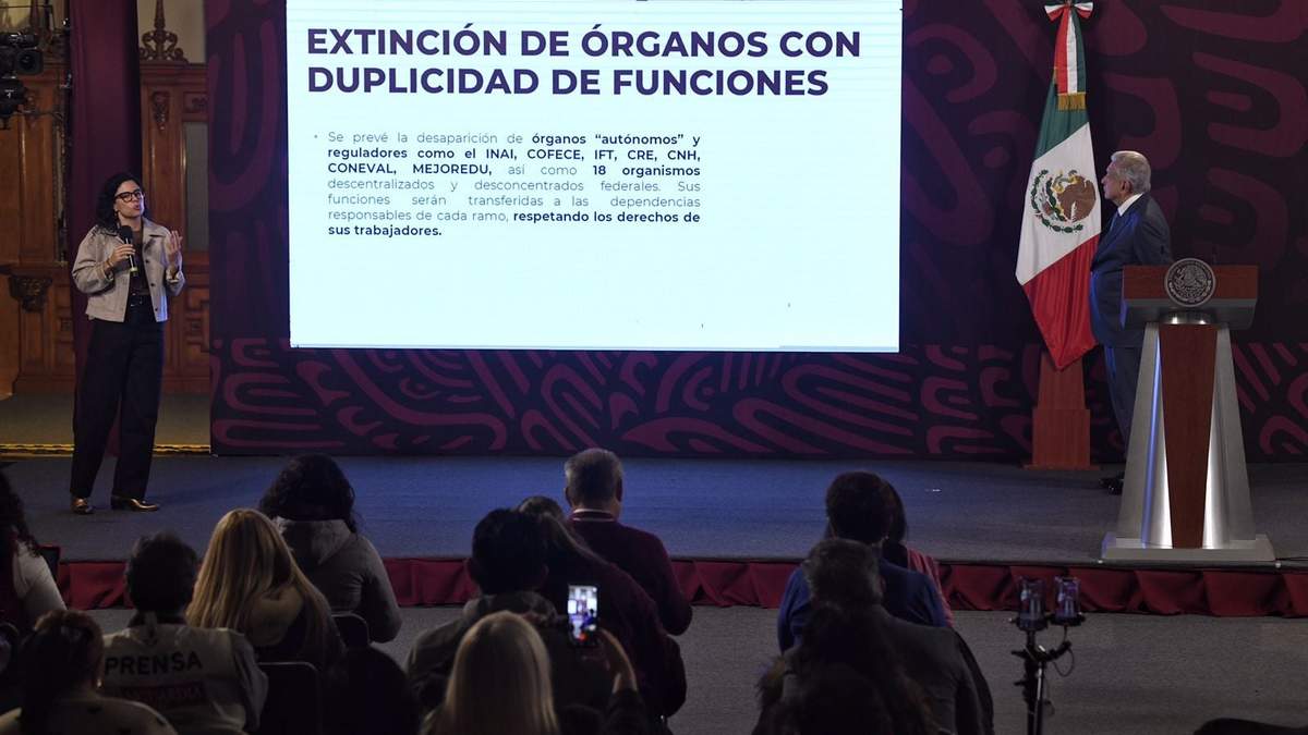 María Luisa Alcalde y Andrés Manuel López Obrador