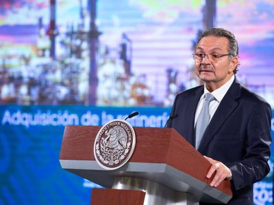 La refinería Deer Park tiene una deuda de 980 mdd, admite director de Pemex