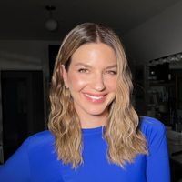 Marcela Kloosterboer sorprende con un sofisticado outfit y el color de moda: el estilismo completo para imitar