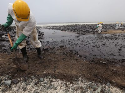 Impiden la salida de Perú a cuatro directivos de Repsol por el vertido de petróleo