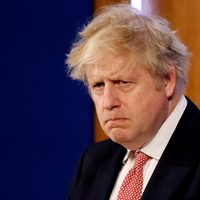 Boris Johnson enfrenta una moción de censura interna por las fiestas durante el confinamiento