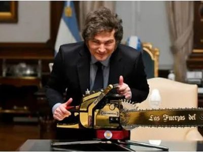 La “motosierra” de Javier Milei podría sumar un nuevo objetivo: ajuste del 2% a los ministros