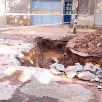 Un socavón en Ciudad pone en alerta a los vecinos