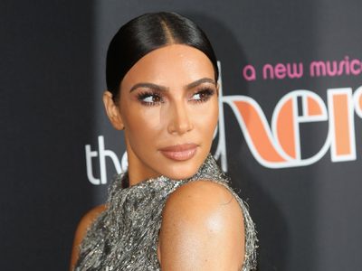 Le quisieron dar una mano: Kim Kardashian recibió un sorpresivo comentario que desató carcajadas