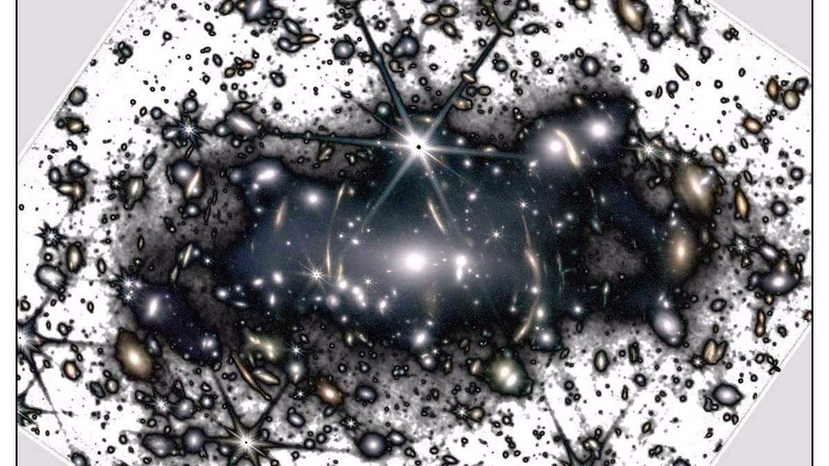Los datos han sido procesados por el equipo del IAC para mejorar la detección de la débil luz entre las galaxias