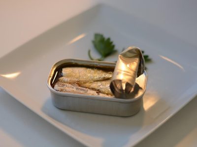 Si tenés latas de sardinas vacías, no las tires: hacé este precioso joyero que no parece reciclado