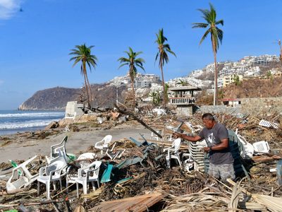 Un mes después del paso de Otis, la reconstrucción avanza lentamente en el devastado Acapulco