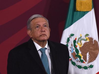 AMLO se burla de imparcialidad en medios de comunicación: "un tonto que se los crea"