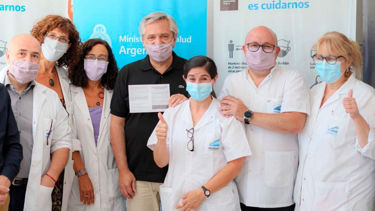 Vacunación en el Hospital Posadas. Fuente: (Twitter)