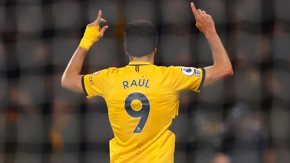 El mexicano Raúl Jiménez anotó ante el Everton