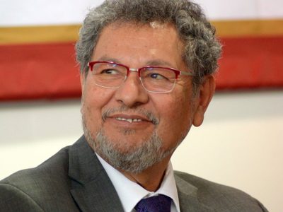 Otorgan el Premio Nacional Letras de Sinaloa al escritor Élmer Mendoza