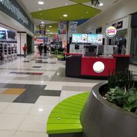Cierran centros comerciales y playas en BC; restringen deambular en las calles sin motivo